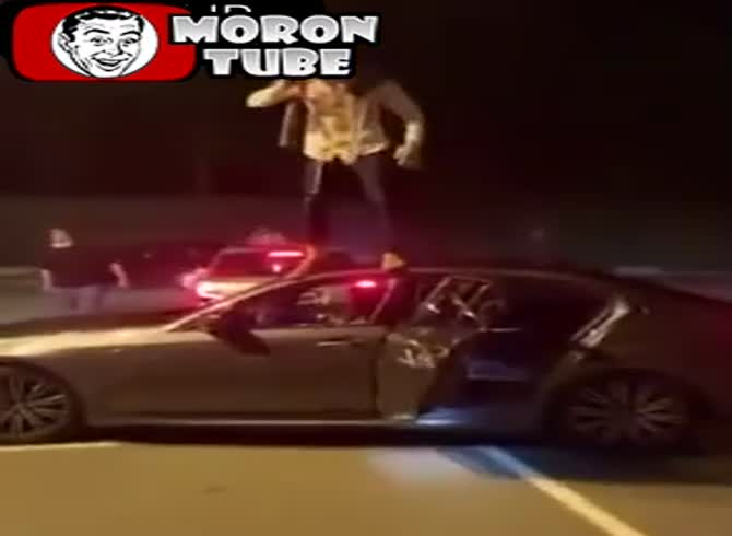 Video :launching yourself off a car's top as soon as your companion opens the door